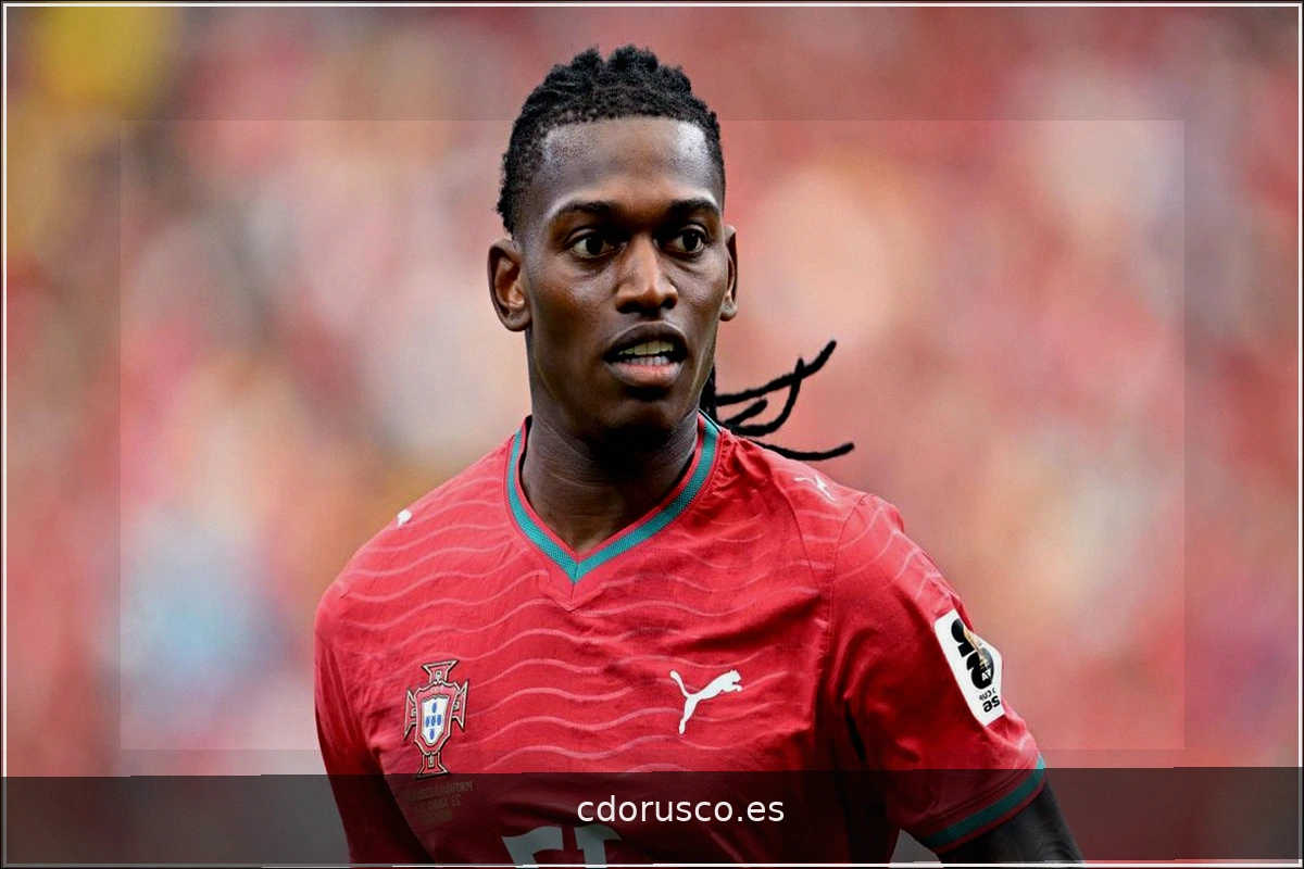 Mercado del Milan Paralizado: Preocupación por Leão y Posibles Fichajes
