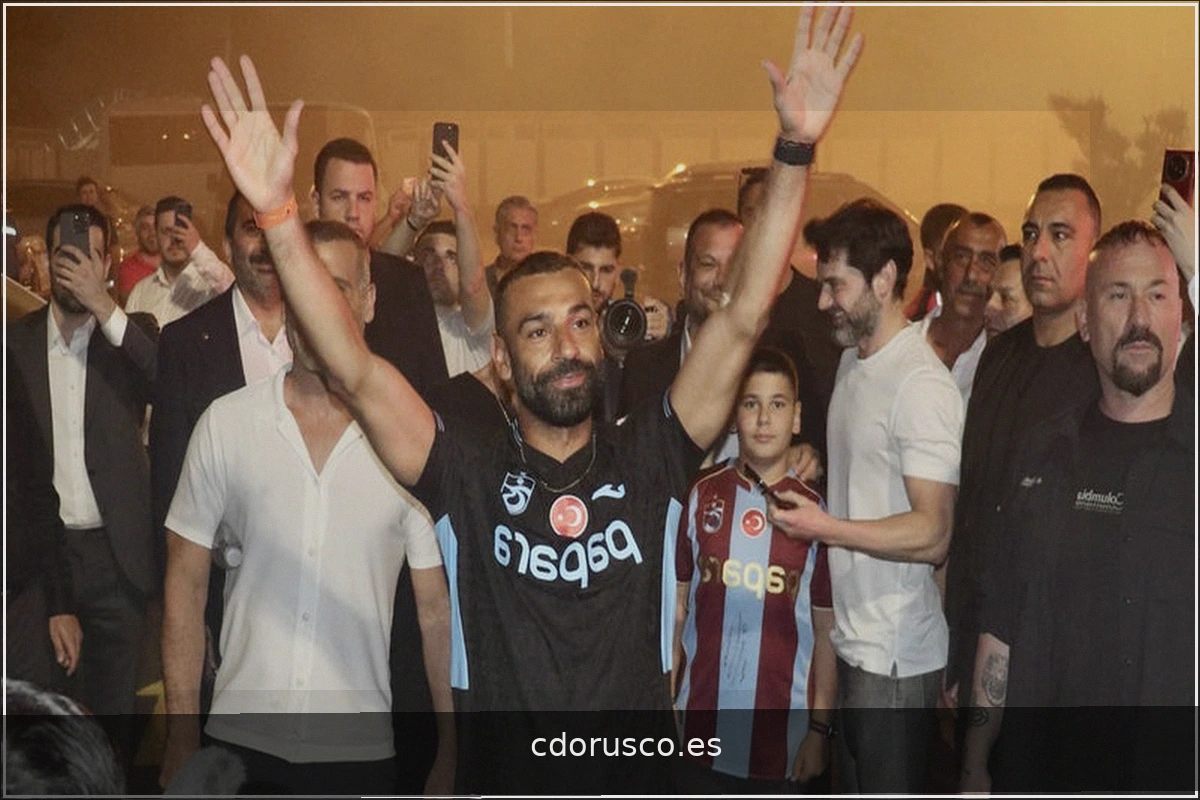 Mohamed Salah llega a Trabzonspor: imágenes del recibimiento en Turquía